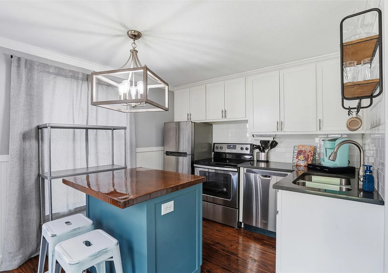 Charming Arlington Heights Living with Designer Style & Everyday Convenience — Photo 3