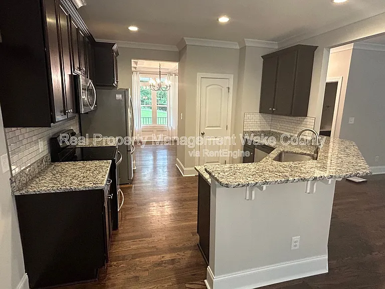 5412 Robbins Dr — Photo 13