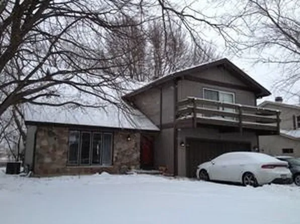 915 Sarasota Ln, Crystal Lake, IL 60014