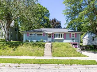 533 Cedar St, Hartford, WI 53027