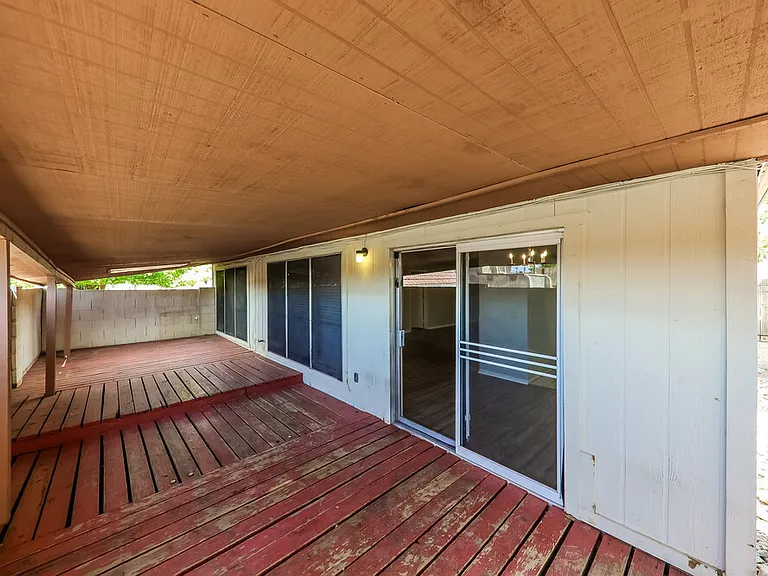 429 E Utopia Rd — Photo 17