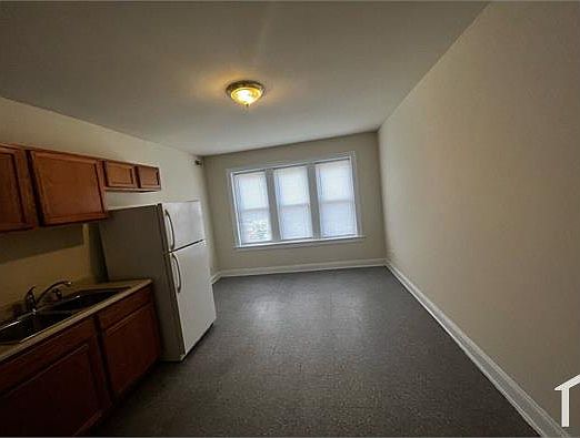 2nd image of 5447 S Bishop St #2
