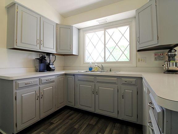 3rd image of 152 Pepperidge Ln