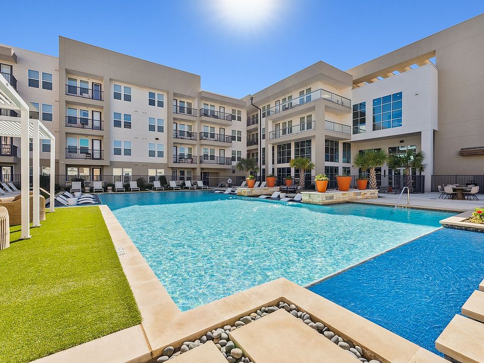 Make the most of our resort-style swimming pool and cozy lounge areas at Latitude Apartments