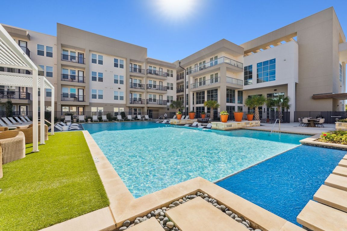 Make the most of our resort-style swimming pool and cozy lounge areas at Latitude Apartments