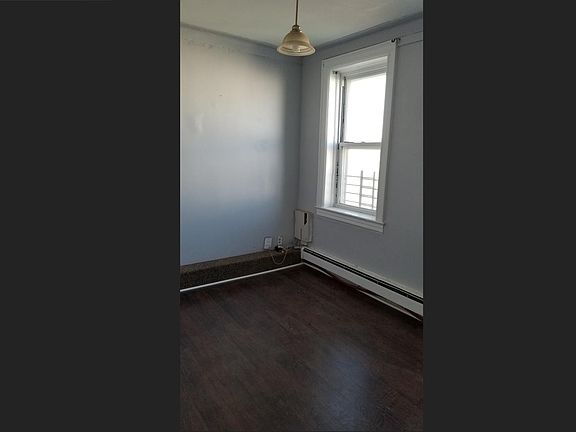 3rd image of 925 W Side Ave