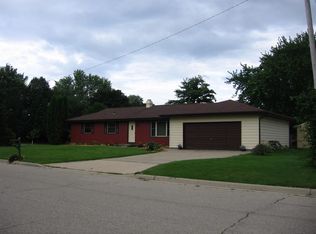 1414 Barberry Dr, Janesville, WI 53545