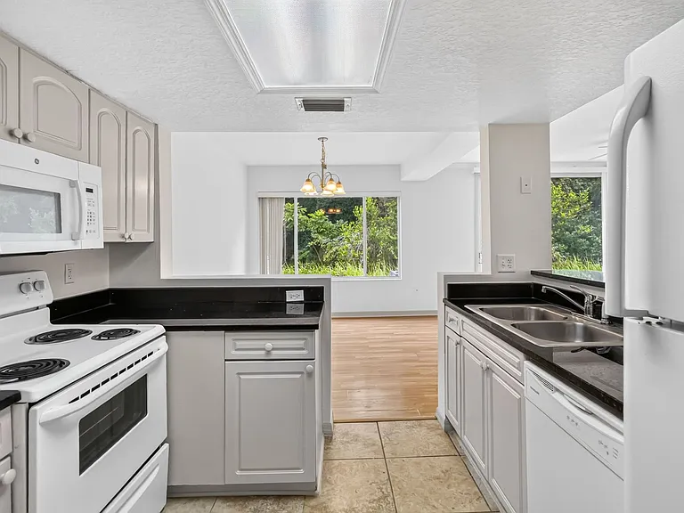 2204 Fan Palm Dr — Photo 13