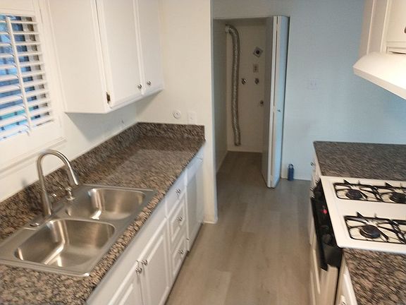 4th image of 2458 Via Camino Ave