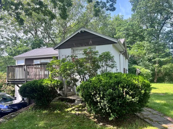 22 Kimlo Rd, Wellesley, MA 02481