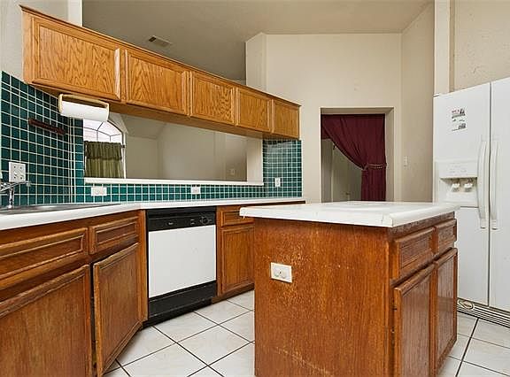 3rd image of 1102 Briargate Dr