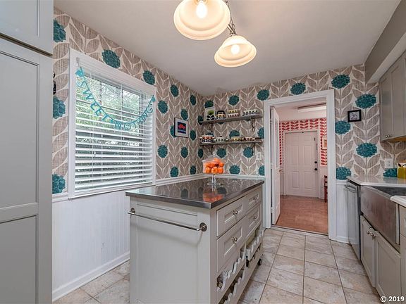 3rd image of 725 NW 31st Pl
