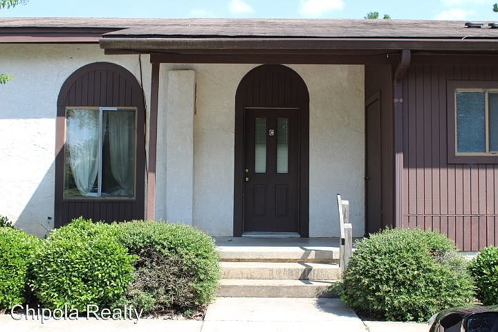 1st image of 2337C Fillmore Dr