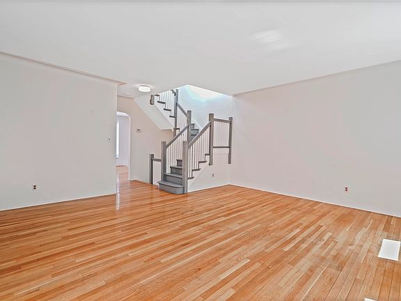 2nd image of 189 Ocean Ave