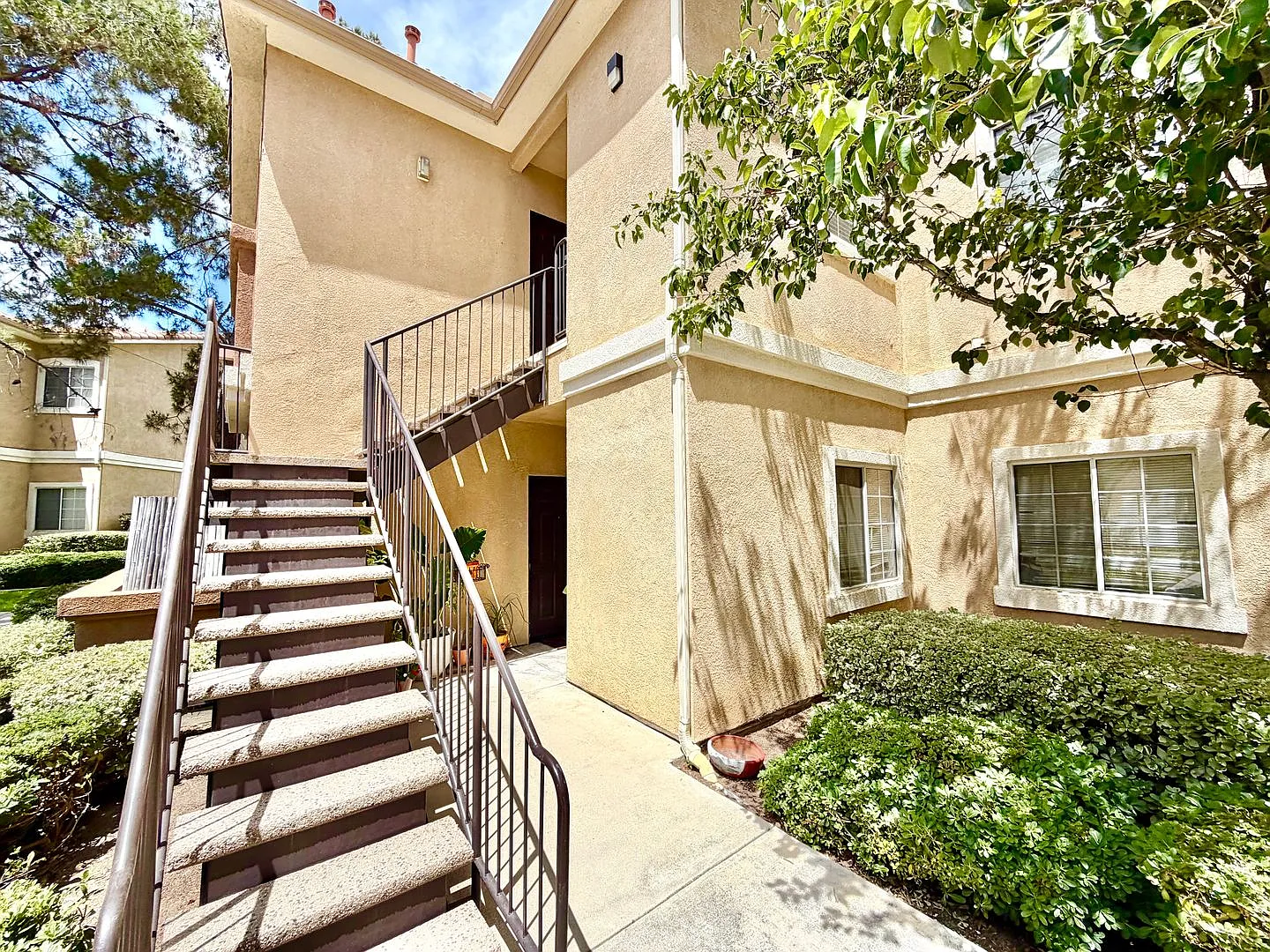 Spacious 3 Bedroom 2 Bathroom Madison Park Home with Community Amenities — Photo 2