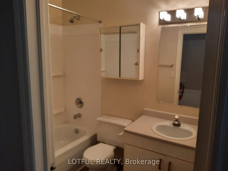 192 King St W #301 — Photo 10