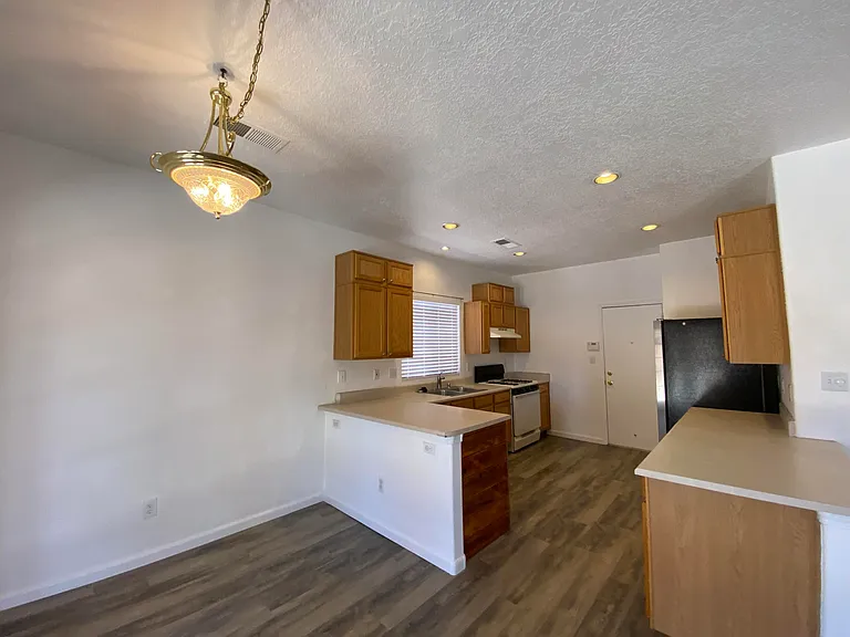 1412 Stone Canyon Rd NE — Photo 12