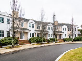 207 Victory Rd, Quincy, MA 02171