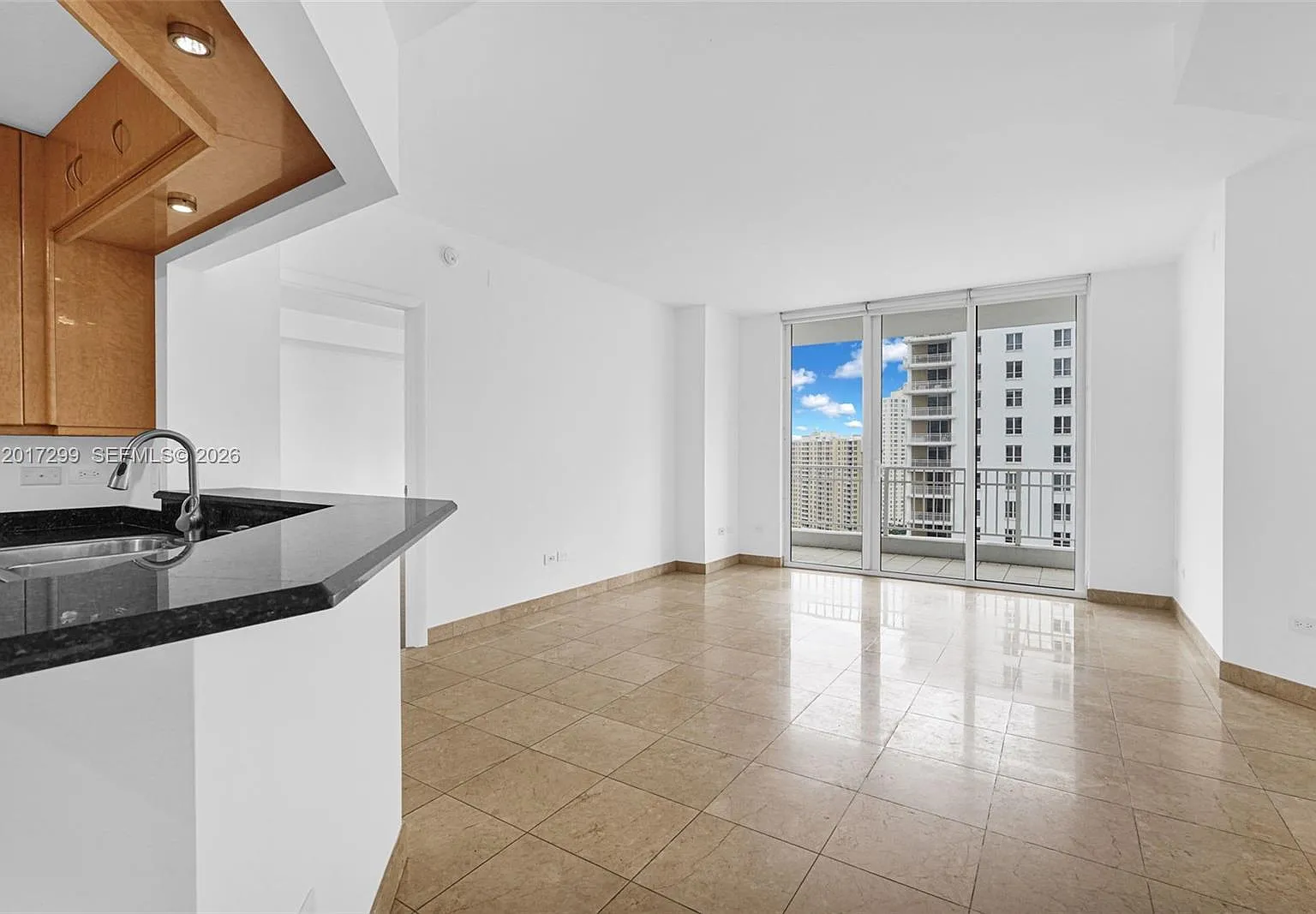 Courts Brickell Key Condo — Photo 2