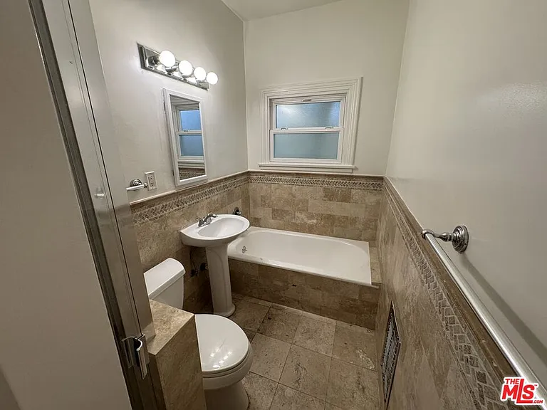 264 S Reeves Dr #101 — Photo 15