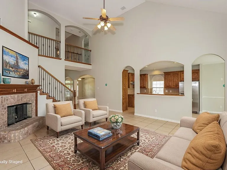 1114 Fleming Ct — Photo 5