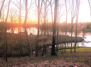 1 Lakemount Dr, Moneta, VA 24121