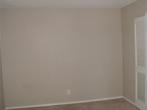 5th image of 2805 Meadowbrook Dr