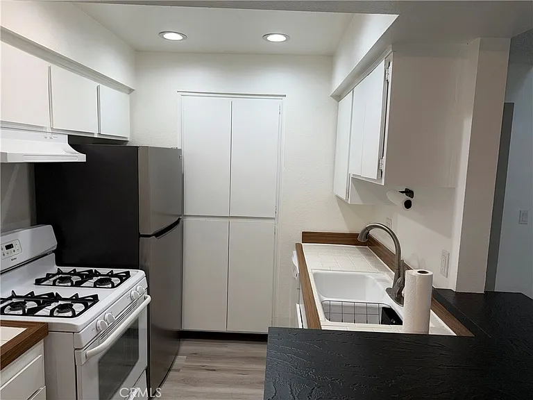 22330 Victory Blvd #803 — Photo 19