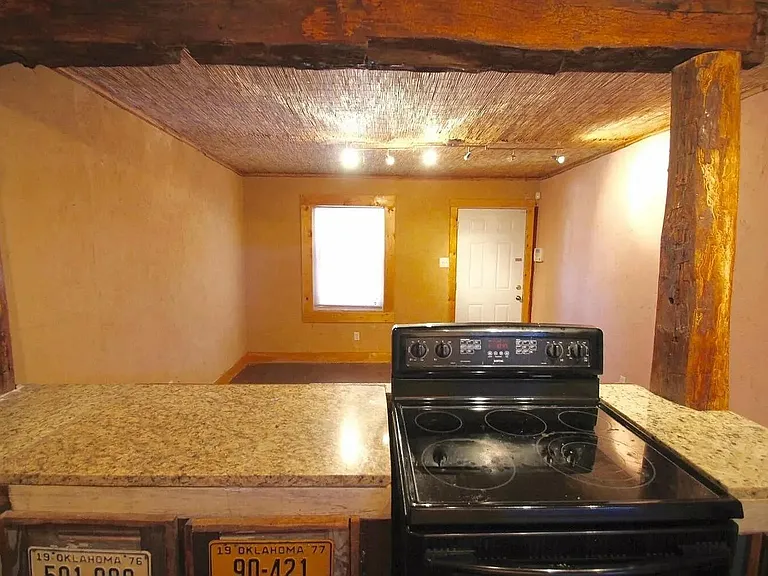 557 N Limestone #1 — Photo 7
