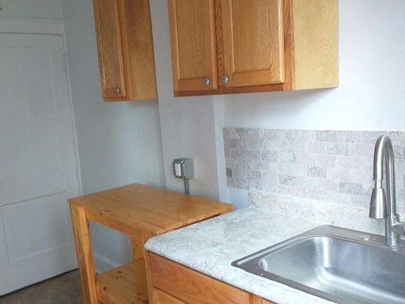 5th image of 402 E Lane Ave