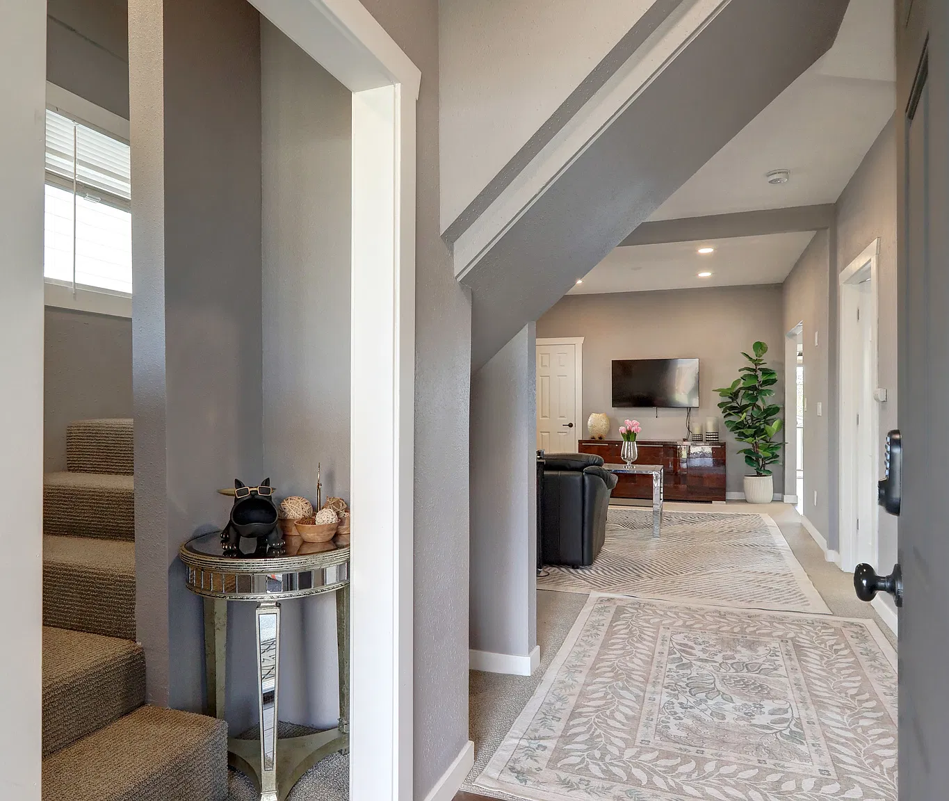 3 bed, 1366 sqft, $3,980 — Photo 2
