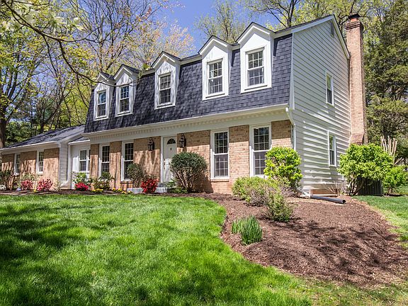 2nd image of 3404 Lyrac St