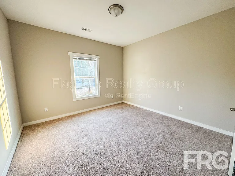 1400 S Taylor St — Photo 5