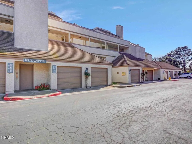 716 Island View Cir — Photo 37