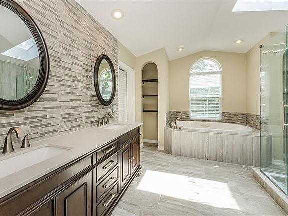 2nd image of 588 Waterford Cir E