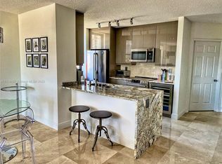 651 Okeechobee Blvd APT 811, West Palm Beach, FL 33401
