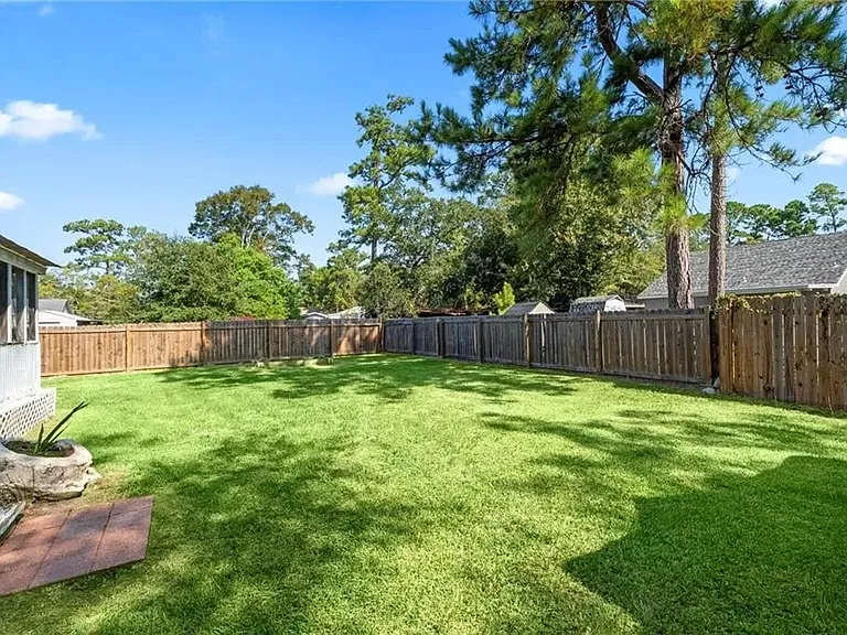 2316 Robin St — Photo 3