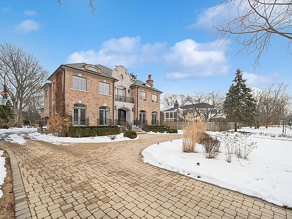 2nd image of 985 Pine Tree Ln