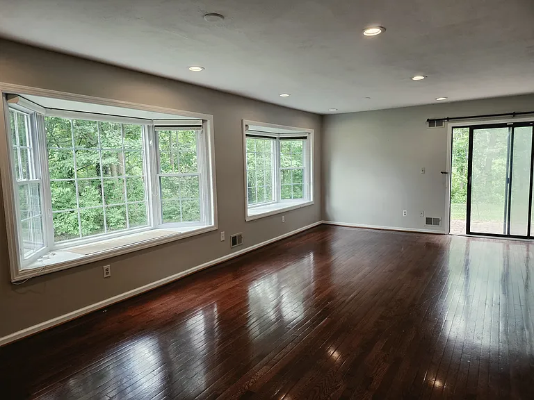 17 Palm Ct — Photo 2