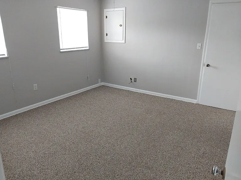 138 E 6th St #138/140 — Photo 15