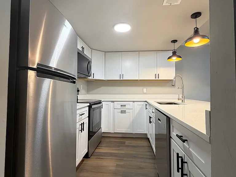 813 Harden St #7 — Photo 6