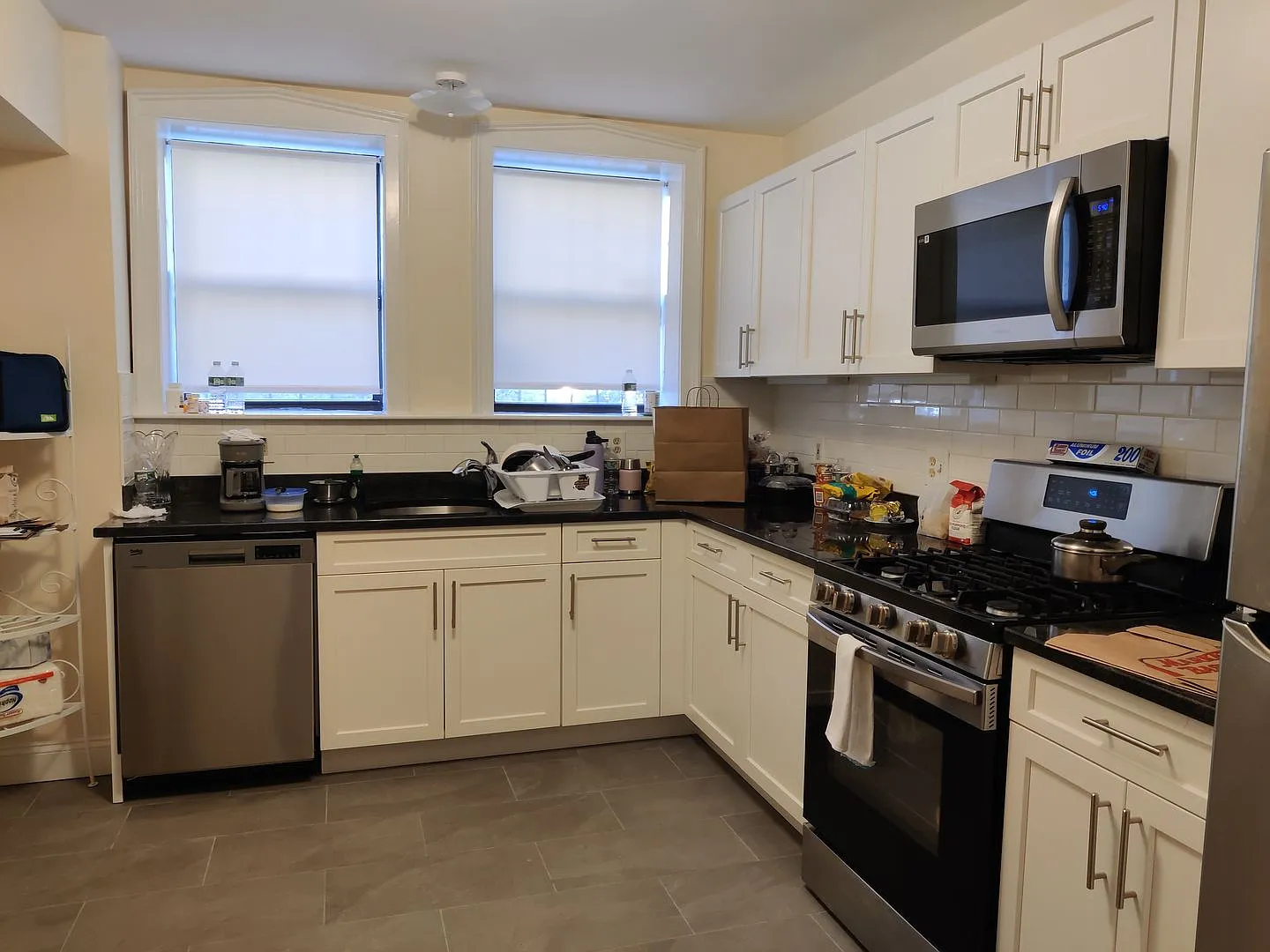 No Brokers Fee, Heat, Hot Water Included, Garden Level Recently Renovated Unit, Laundry on a Site — Photo 2