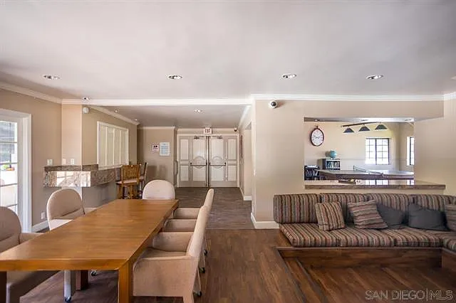 8880 Villa La Jolla Dr #214 — Photo 27