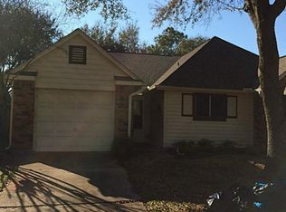 662 W Country Grove Cir, Pearland, TX 77584