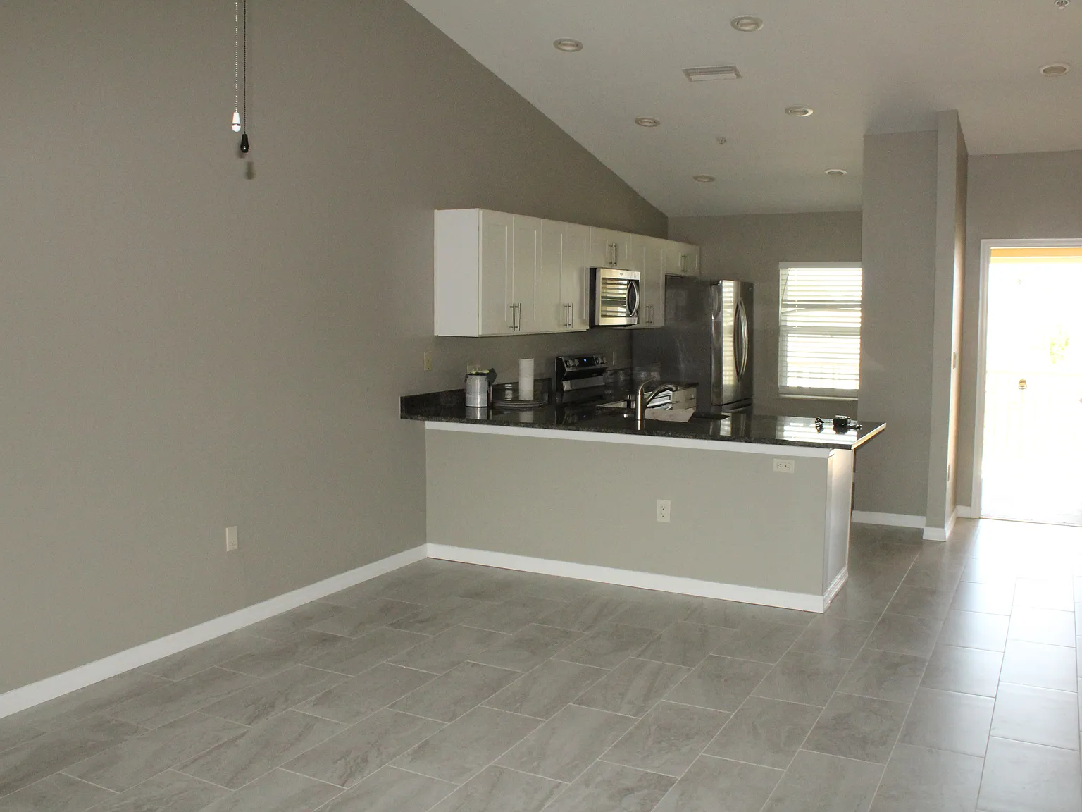 2 bed, 1019 sqft, $1,490 — Photo 3