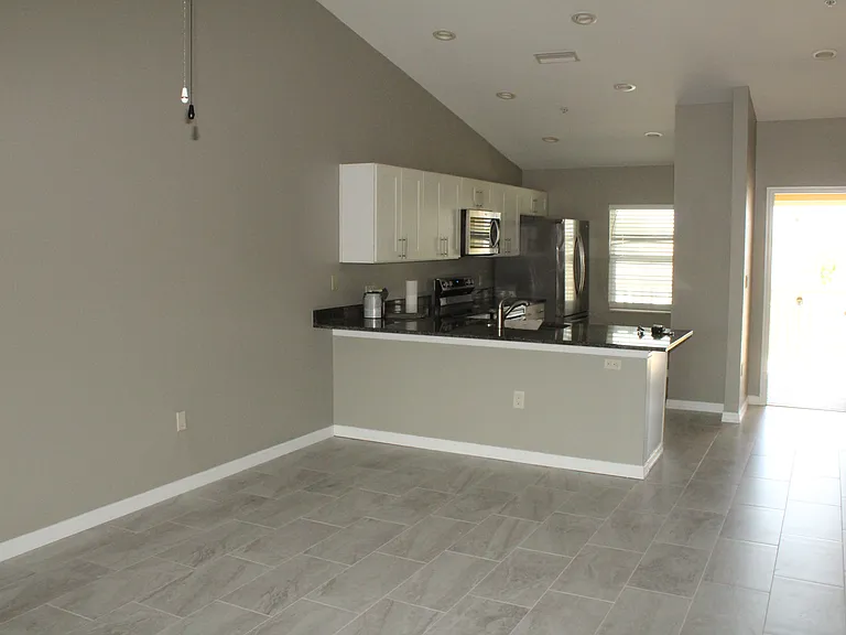 1110 SW 47th Ter #204 — Photo 3