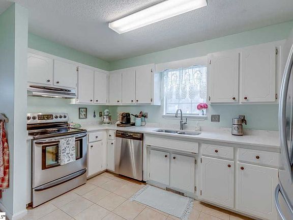 4th image of 21 Wooddale Ct