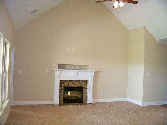 4th image of 8775 Crenshaw Dr