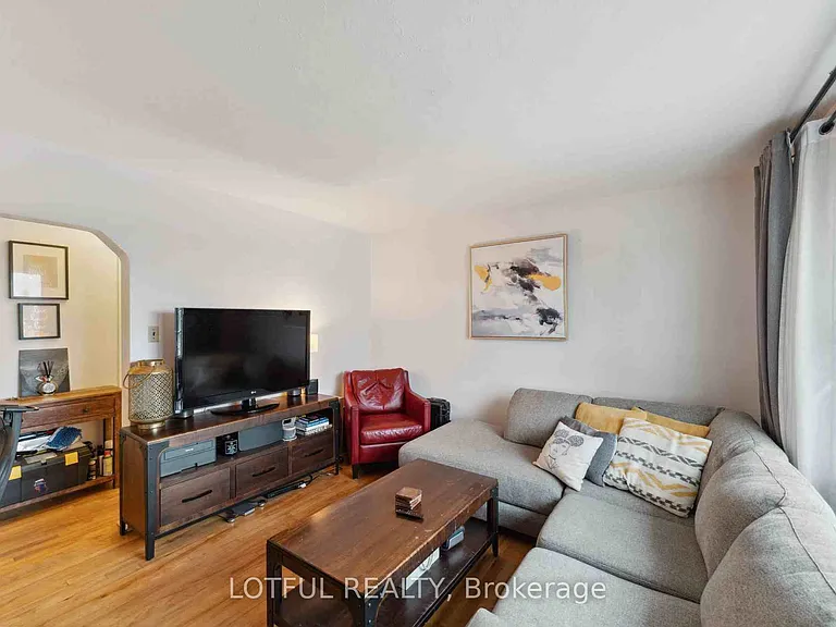 2427 Chasseur Ave #B — Photo 4