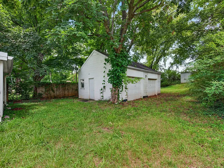 141 W Rossview Rd — Photo 23